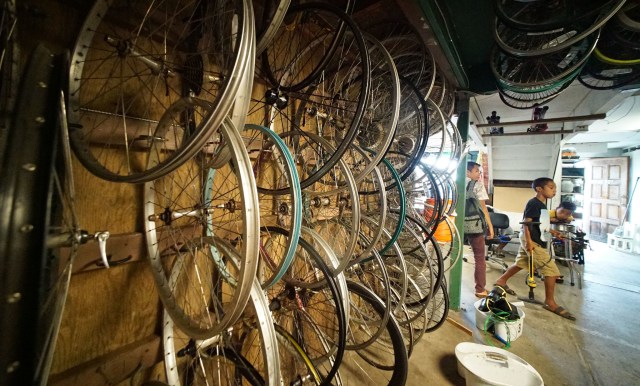 KVIBE Kalihi Valley Instructional Bicycle Exchange Program wide with many different sized bicycle wheels on wall. 26 oct 2016.