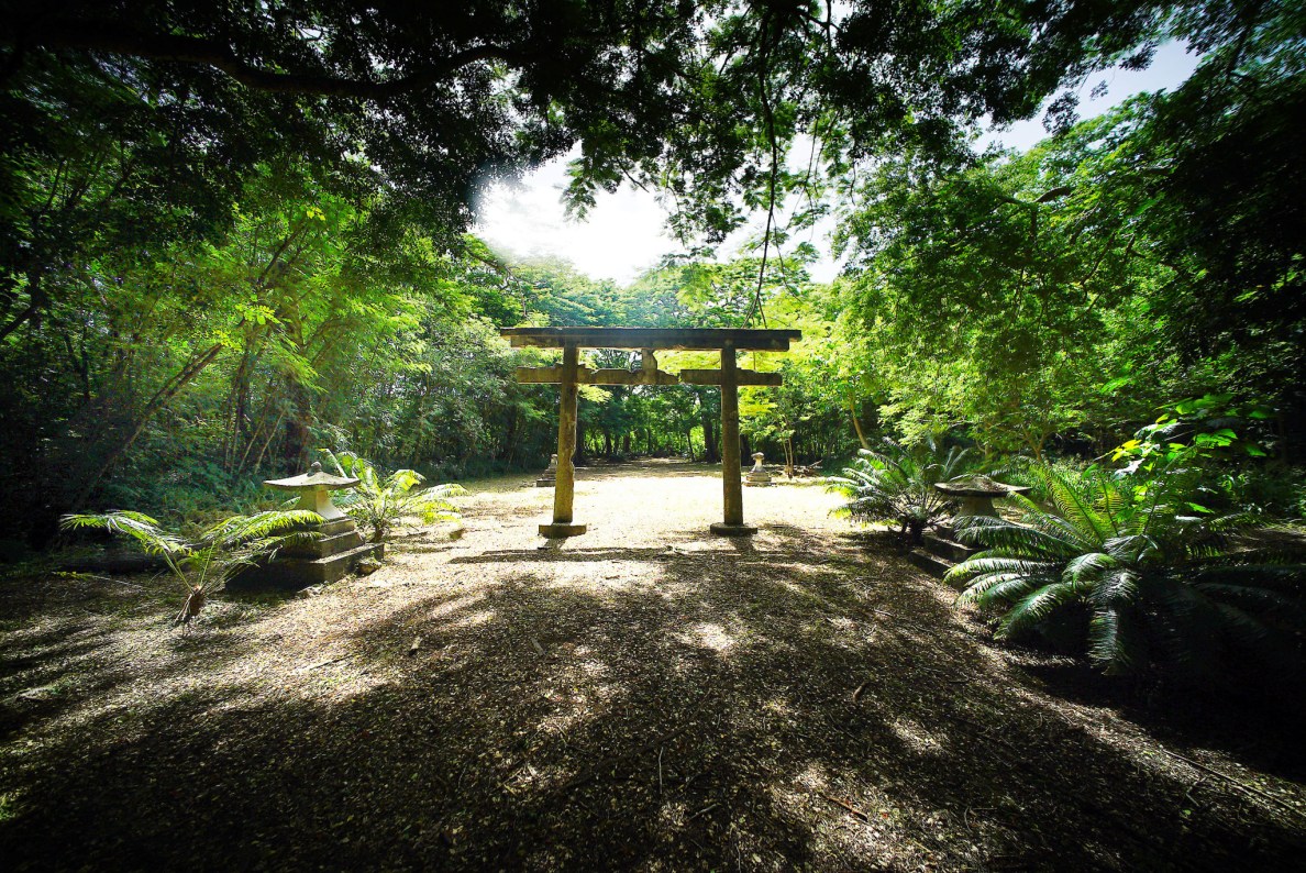 Marianas Tinian Torii Japanese gate on tour. 28 aug 2016