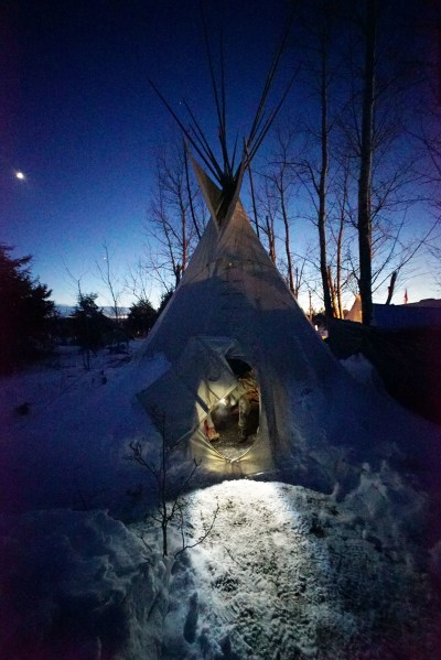 Standing Rock tipi. Leomana Turalde is interviewed by Nick Grube. 4 dec 2016