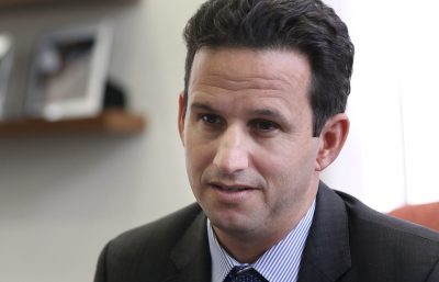 Senator Brian Schatz in Washington DC office4. 19 jan 2017