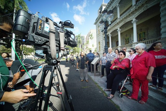 Kawananakoa supporters hold press conference fronting Iolani Palace. Right, Lilikala Kamelehiwa and Oz Stender spoke to media gathered.
