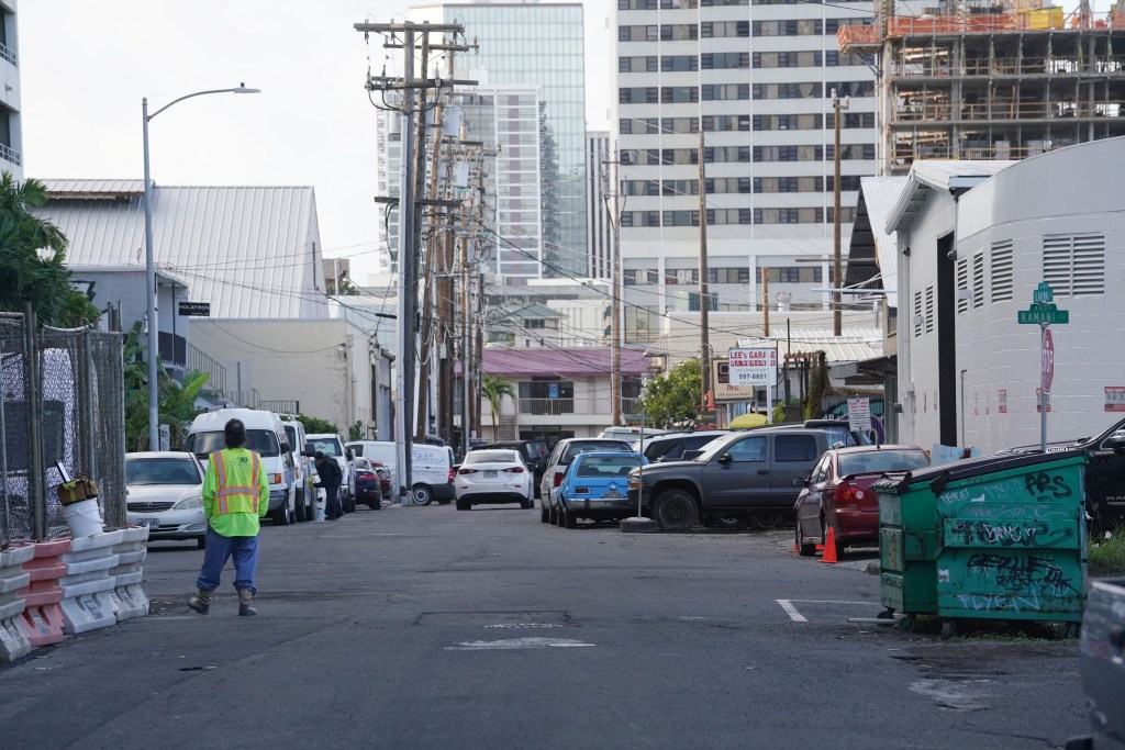 Ilaniwai Street looking in a westward direction.