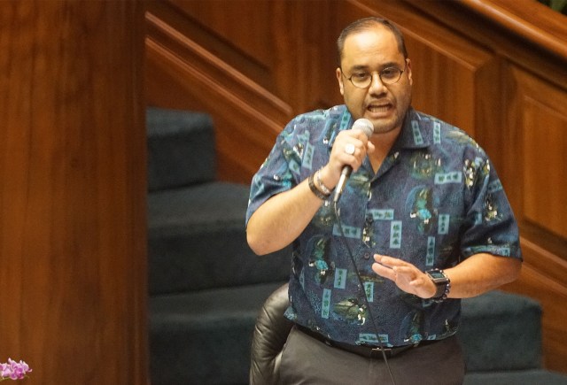 Senator Donovan Dela Cruz speaks in support of AirBnB bill.