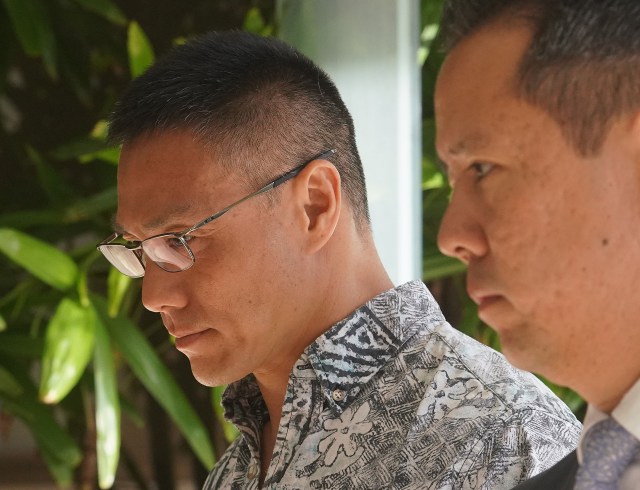 Left, Minh Hung ‘Bobby’ Nguyen arrives at District Court 1st day Kealoha Trial.