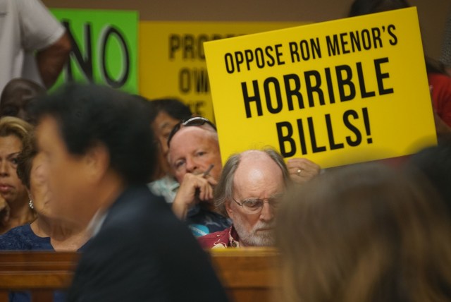 Oppostion to Bill 89 85 Vacation Rentals at the Honolulu City Council meeting.