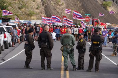 Late Standoff Shows How Tenuous A 1st-Day ‘Truce’ Was On Mauna Kea