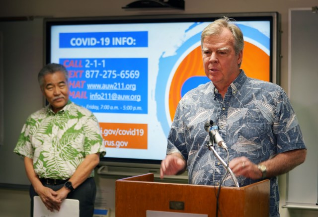Director of Health Bruce Anderson discusses 2-1-1 COVID 19 community surveillance program wih Governor Ige at the Dept of Health.