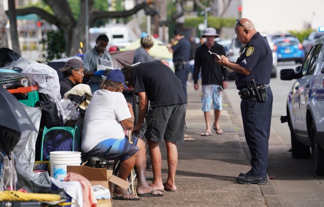 HPD citing homeless along Beretania Street, officer claimed they were blocking the sidewalk.
