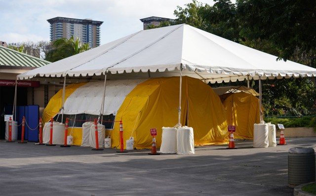 Queen’ s Hospital tents outside the Emergency Room area.