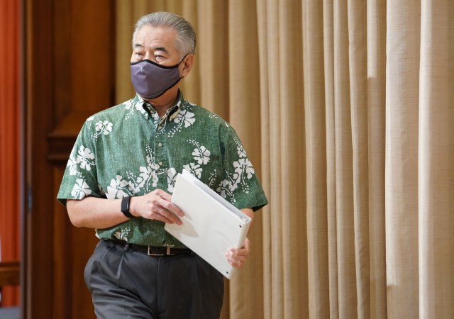 Masked Governor David Ige enters press conference during COVID19 pandemic. August 31, 2020