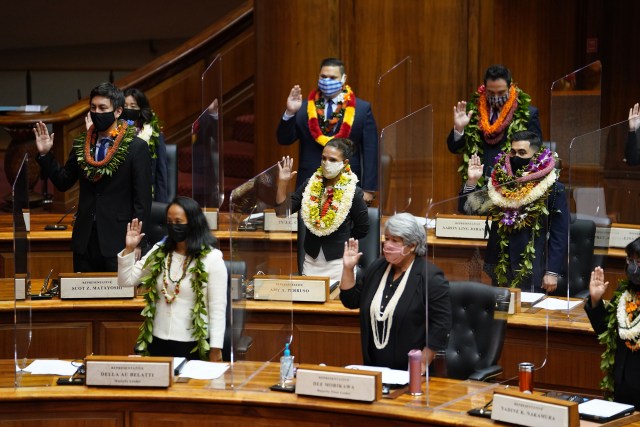 House members take their oath of office on opening day of the 2021 legislature.