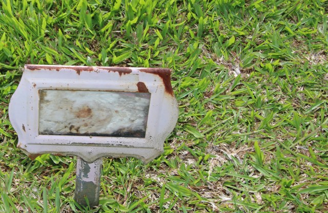 A temporary grave placard is no longer legible at Hilo's Veterans Cemetery (one). Photo: Tim Wright