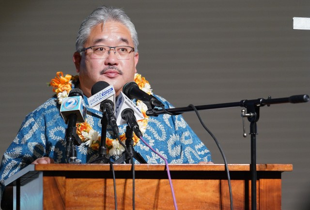 Interim DOE Superintendent Keith Hayashi speaks at press conference held at Prince David Kawananakoa Middle School.