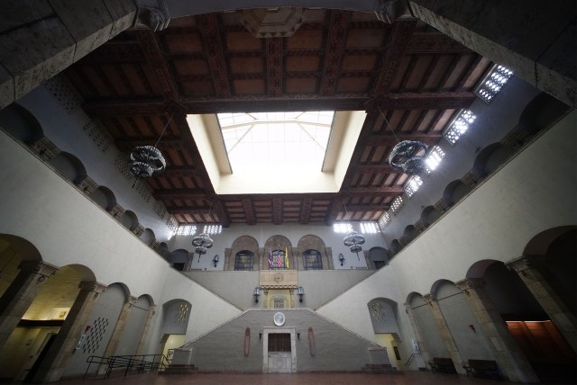 Honolulu Hale interior view.