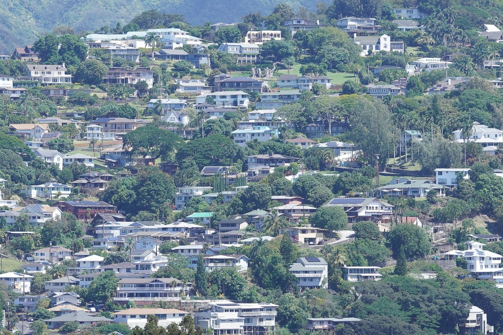 A view of homes atop Pacific Heights. Oahu