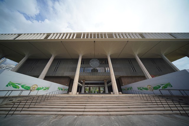 Makai side of the Capitol with construction barrier in place.
