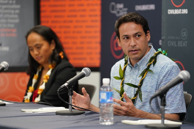 Senator Chris Lee gestures while speaking at Civil Cafe 2022.