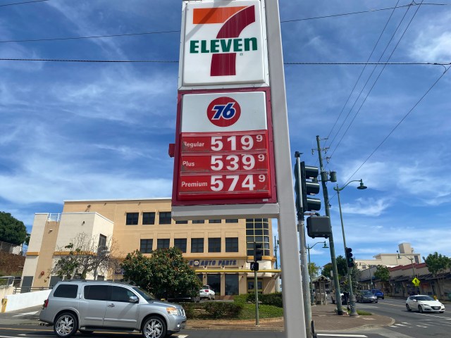 gas price sign Honolulu March 15, 2022