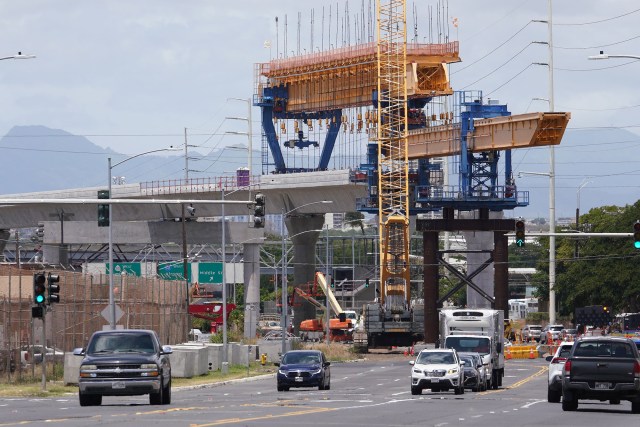 HART rail guideway construction near Middle Street and Dillingham.