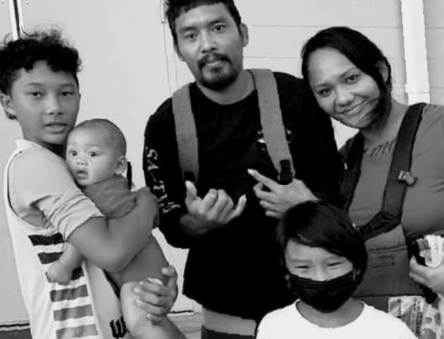 Shandon Cabinatan and Mahlonna Mawae-Callison with their three children
