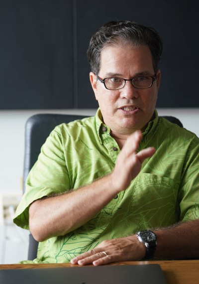 Jonathan Likeke Scheuer.