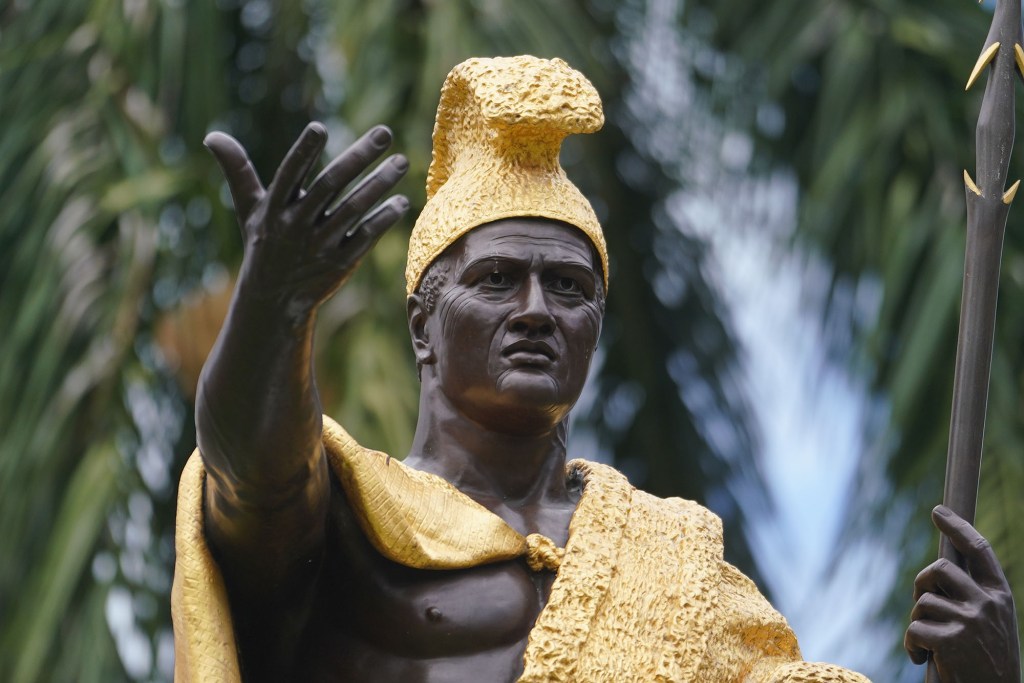 King Kamehameha I statue fronting Aliiolani Hale.