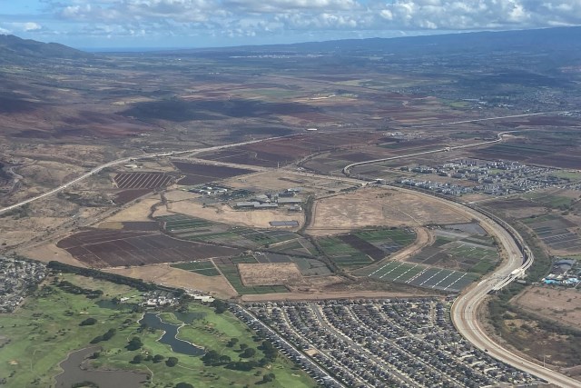 Ewa Villages and Ewa Gentry housing with a current view of the HART rail project along Kualakai Parkway and surrounding housing subdivisions. 2022.