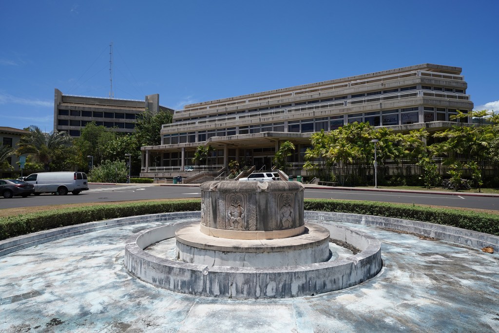 University of Hawaii UH Manoa Student Services Building with foreground Varney Circle fountain. According UH Manoa Campus. "Varney Circle serves as a symbolic hub connecting the original UH Mānoa quad with McCarthy Mall, Campus Center, Hawaiʻi Hall, Fine Arts, and the Queen Liliʻuokalani Center."