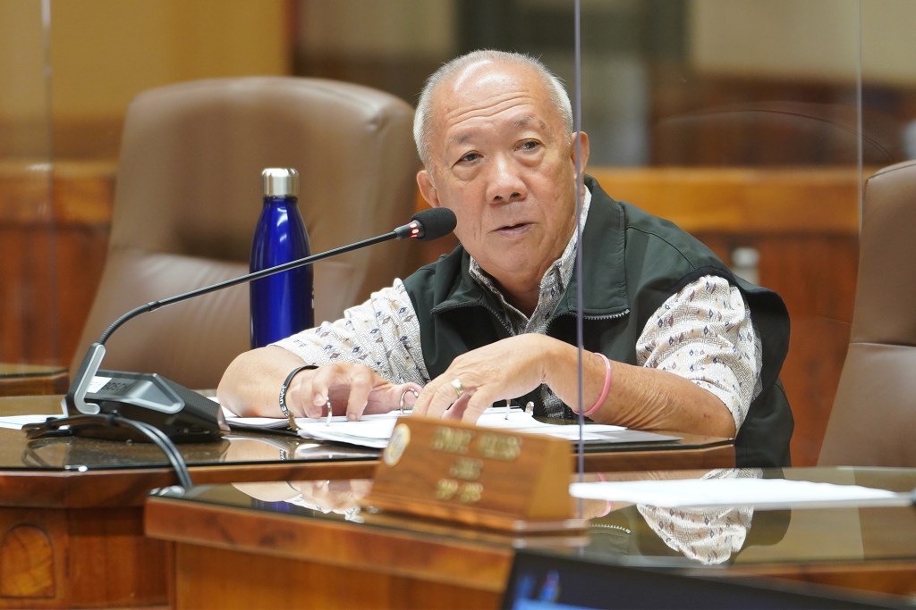 Honolulu City Council member Calvin Say listens to testimony by Acting Liquor commission administrator.