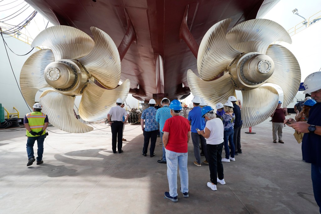 Pacific Shipyards propeller Workers renovate repair USGS Kimball Pacific Shipyards International dry dock