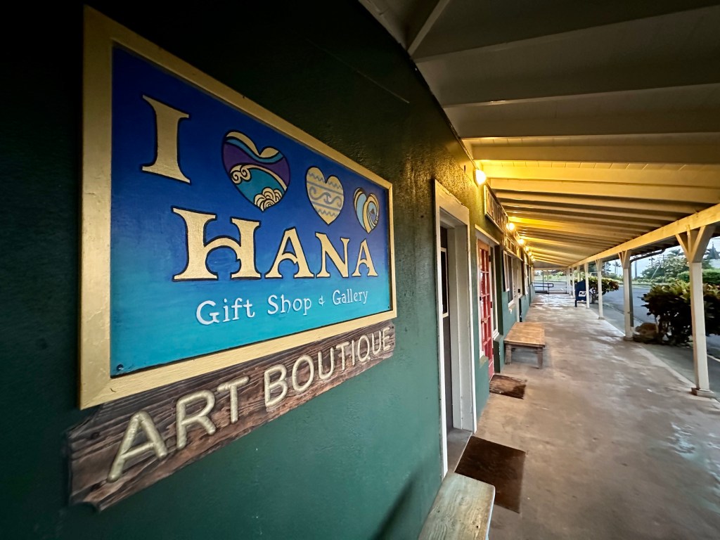 An art boutique in Hana. (Nathan Eagle/Civil Beat/2023)