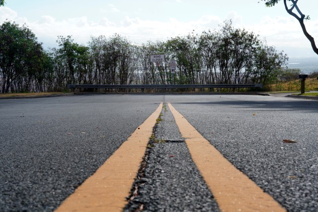 Makakilo Drive is a dead end street, photographed Friday, Oct. 6, 2023, in Kapolei. Residents have expressed concern about having only one way in and out of their community. A large vegetation fire could trap Makakilo residents. (Kevin Fujii/Civil Beat/2023)