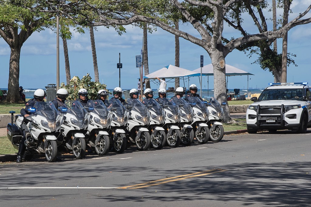A rare sight indeed, 10 HPD Solo Bikers travelled through Ala Moana Park on Friday morning and parked at the entrance to the main parking area for a short time before continuing on their way.(David Croxford/Civil Beat/2024)