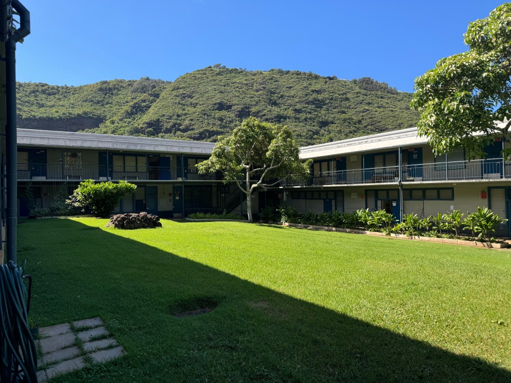 Located in Palolo Valley, Anuenue is one of only two DOE schools serving Kaiapuni students in grades kindergarten to 12.