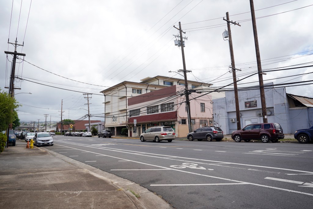 Lehua Avenue is photographed Friday, July 26, 2024, in Pearl City. This compares and contrasts what the city proposed in 2001. (Kevin Fujii/Civil Beat/2024)