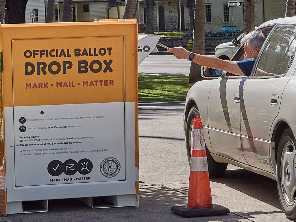 Early voting began in Honolulu on October 22nd and depends on the location. Early voters are photographed October 24th at Honolulu city hall which will open every day prior to Election Day at 8am for in person voting. (David Croxford/Civil Beat/2024)