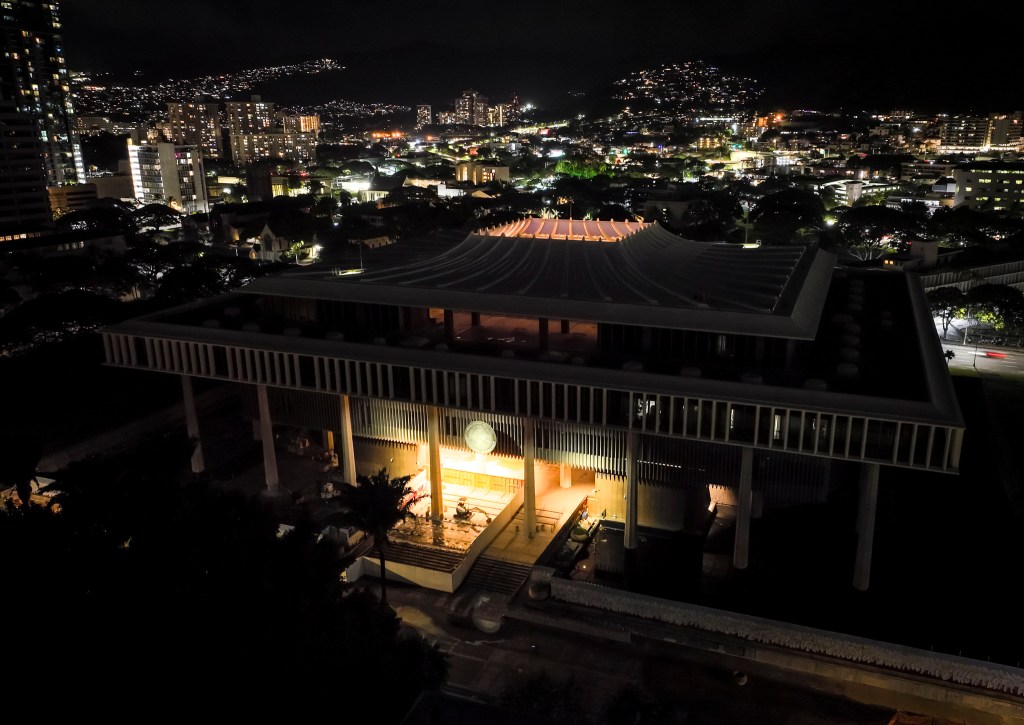 Hawaii State Capitol on Election Day, 2024. (Nathan Eagle/Civil Beat/2024)