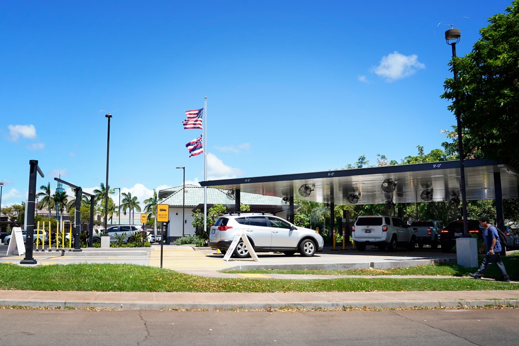 When a new Chick-Fil-A restaurant opens, locals must usually deal with a high amount of vehicle traffic choking their streets. But the new fast-food restaurant in Kapolei did not even have a back-up in the drive-thru line for lunch on Monday, Sept. 22, 2025, in Kapolei. (Kevin Fujii/Civil Beat/2025)