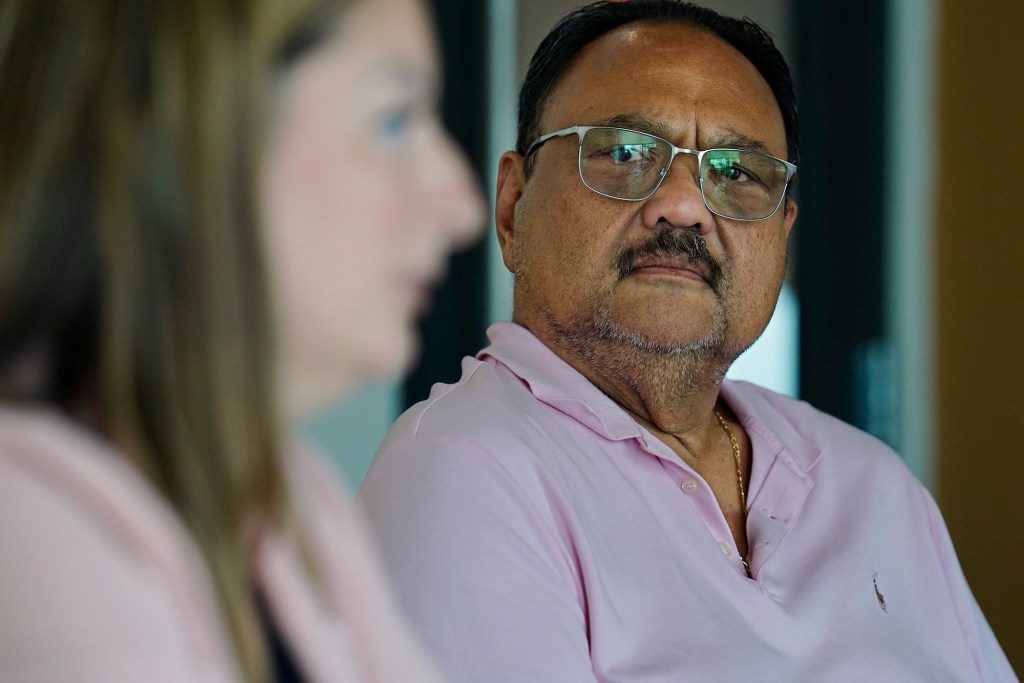 Mark Patterson, right, listens to Christin Johnson answer a question during an ed board meeting Tuesday, Nov. 4, 2025, in Honolulu. They are leaders of the Hawaii Correctional System Oversight Commission. (Kevin Fujii/Civil Beat/2025)