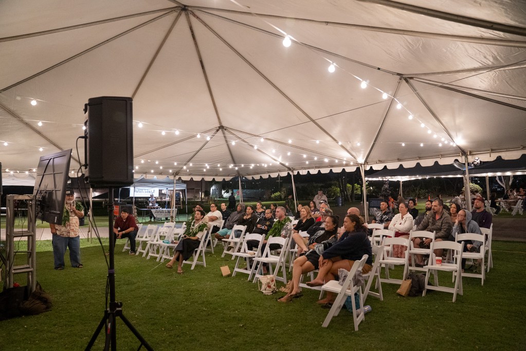 A crowd on the gallery lawn watches the inaugural Ka Makou Kōnane Invitational Tournament championship match between O‘ahu’s Kahekili Yung and Kapena Baptista  at the Bishop Museum Friday, Feb. 13, 2026, in Honolulu. (Kevin Fujii/Civil Beat/2026)