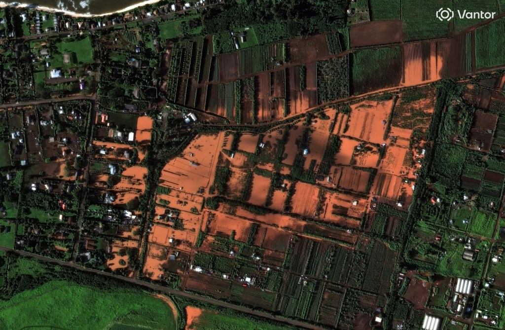 This March 23 satellite image by Vantor shows flooding in Waialua on Oʻahu's North Shore. (Satellite image ©2026 Vantor)