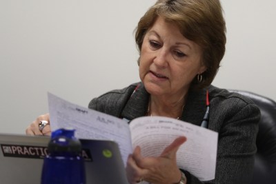 Hawaii Senator Stands Firm on Limiting Payday Loan Interest Rate