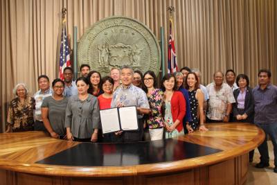 Ige Signs Bill to Help Undocumented Immigrants Obtain Driver’s Licenses