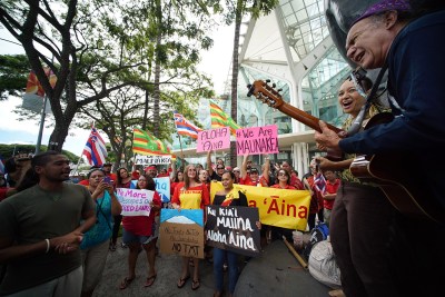 TMT Protesters Hope to Reach Visiting Astronomers Through Waikiki March