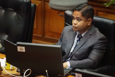 Lawmaker Blows Smoke At Teen Lobbyists