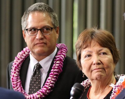 Senators To Stores: Don’t Kick People Out In Emergencies