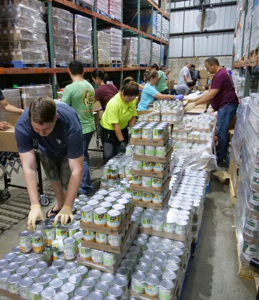 The Hawaiʻi Foodbank in Māpunapuna. (Ronen Zilberman/Civil Beat/2020)