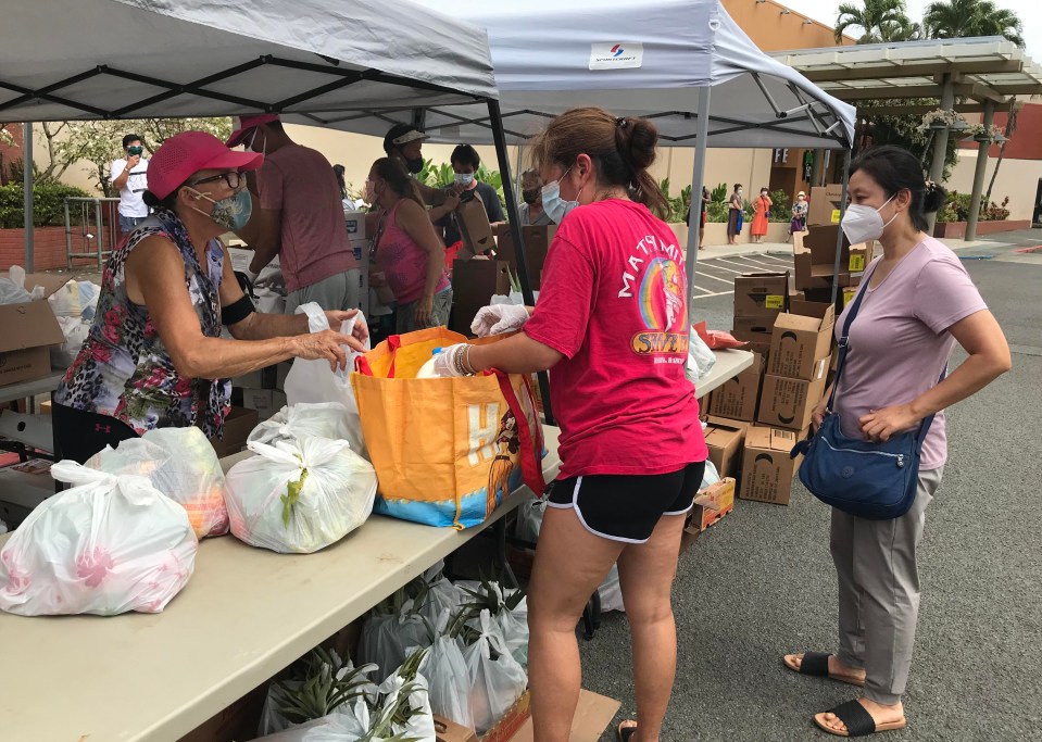 A free food distribution event organized by Hawai’i Health &amp; Harm Reduction Center and the Hawaii Foodbank, for the second time this month, at the Windward mall in Kaneohe, Monday, Sept. 21, 2020.  (Photo: Ronen Zilberman/Civil Beat)
