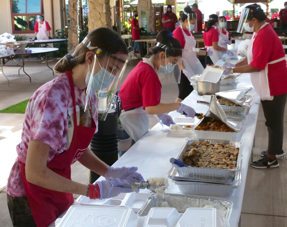 Volunteers with The Salvation Army Kroc Center Hawaii prepare meals for giving out during their Thanksgiving ‘Ohana Drive-Thru Event Thursday, November 26, 2020. The event distributed 2,100 meals and treated everyone to entertainment and blessing stations. (Ronen Zilberman photo Civil Beat)
