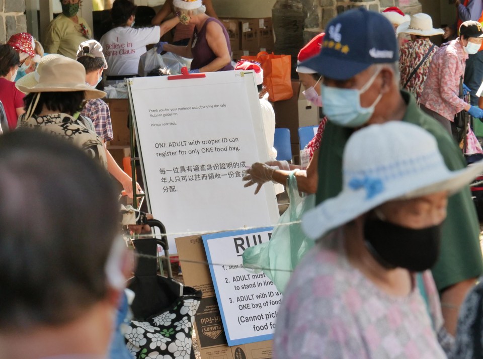Honolulu residents gather for a food drive hosted by the Central Union Church in Honolulu Wednesday, December 23, 2020 (Photo: Ronen Zilberman/Civil Beat).